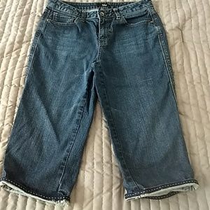 a.n.a. jean capris. Sz. 8. Gently worn. Nice!